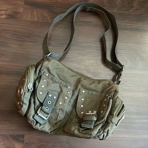 Y2K mini Silver detailing & Army Green handbag with adjustable shoulder strap 👜
